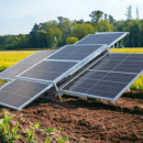 panou solar mobil in camp, remorca auto solara, panouri solare in teren